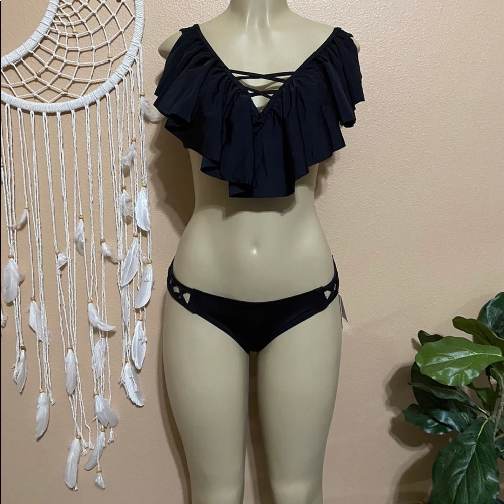 Black bikini